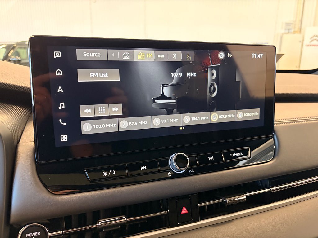 Vehicle Image 16