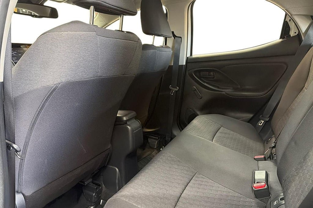 Vehicle Image 9
