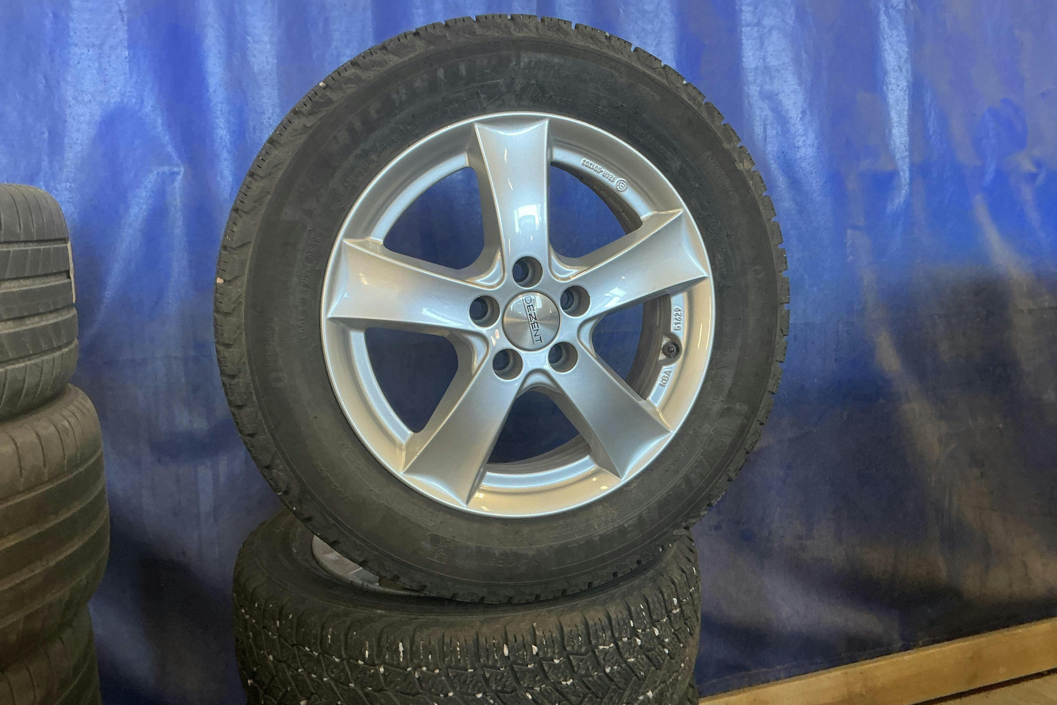 Vehicle Image 13