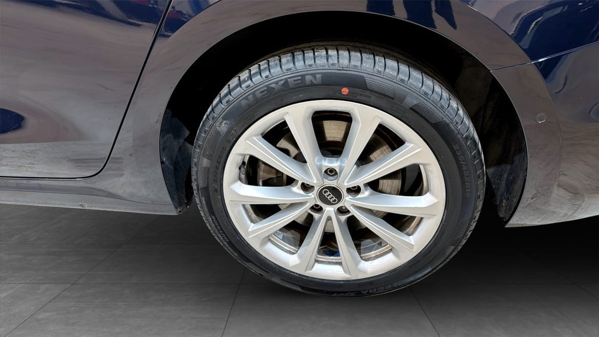 Vehicle Image 6