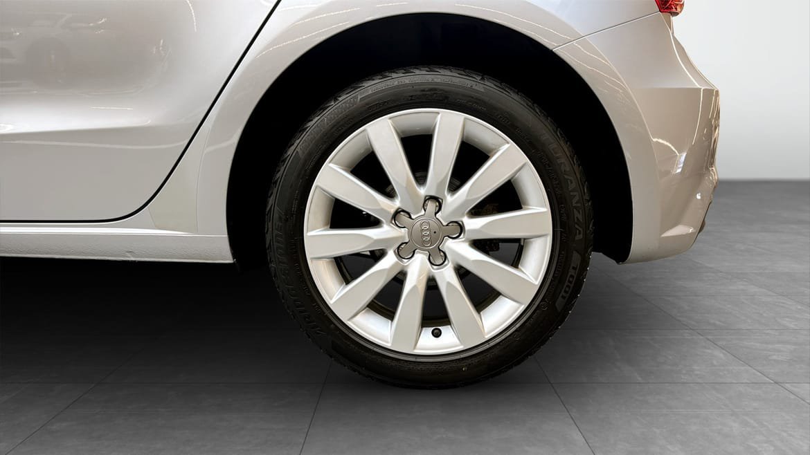 Vehicle Image 6
