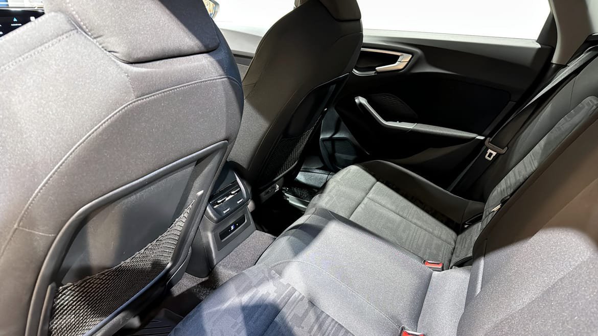 Vehicle Image 11