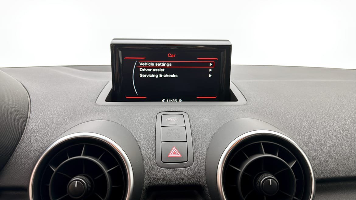 Vehicle Image 9