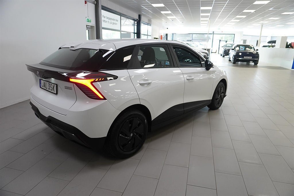 Vehicle Image 7