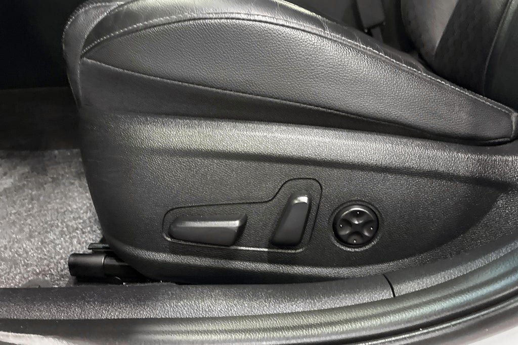 Vehicle Image 26