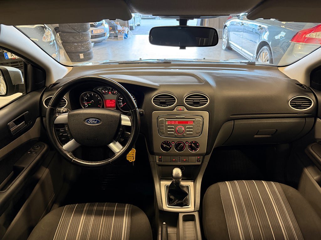 Vehicle Image 16