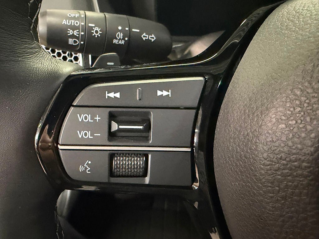 Vehicle Image 15