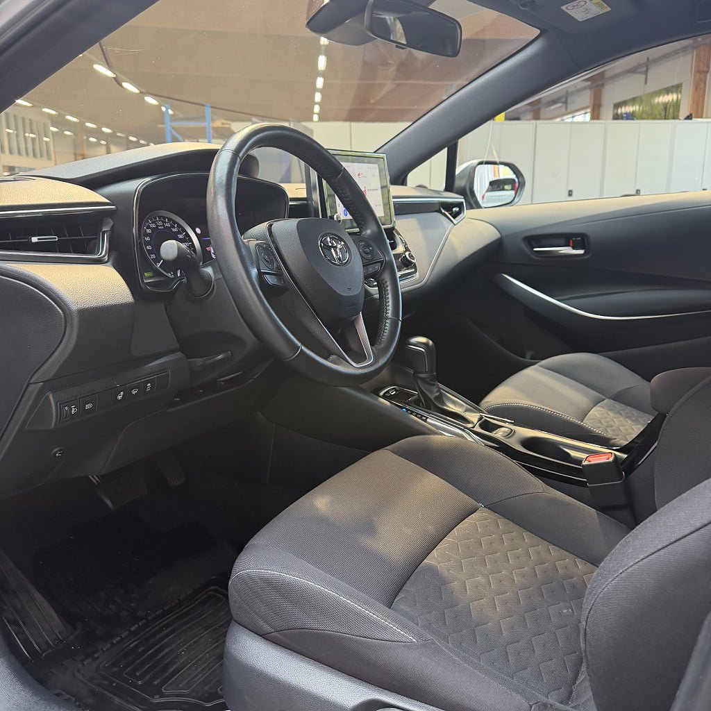 Vehicle Image 8