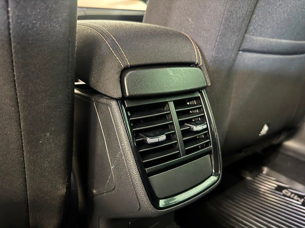 Vehicle Image 23