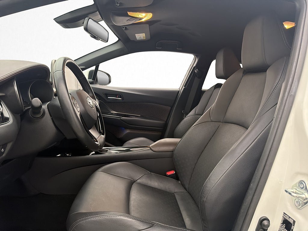 Vehicle Image 12