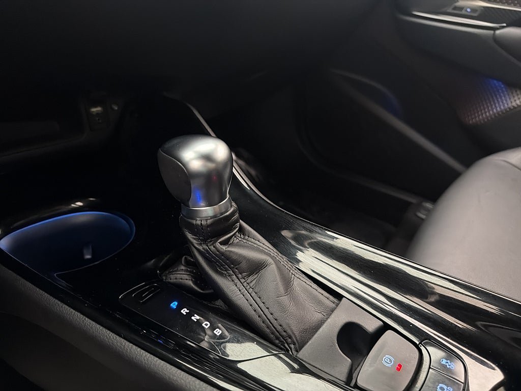 Vehicle Image 25