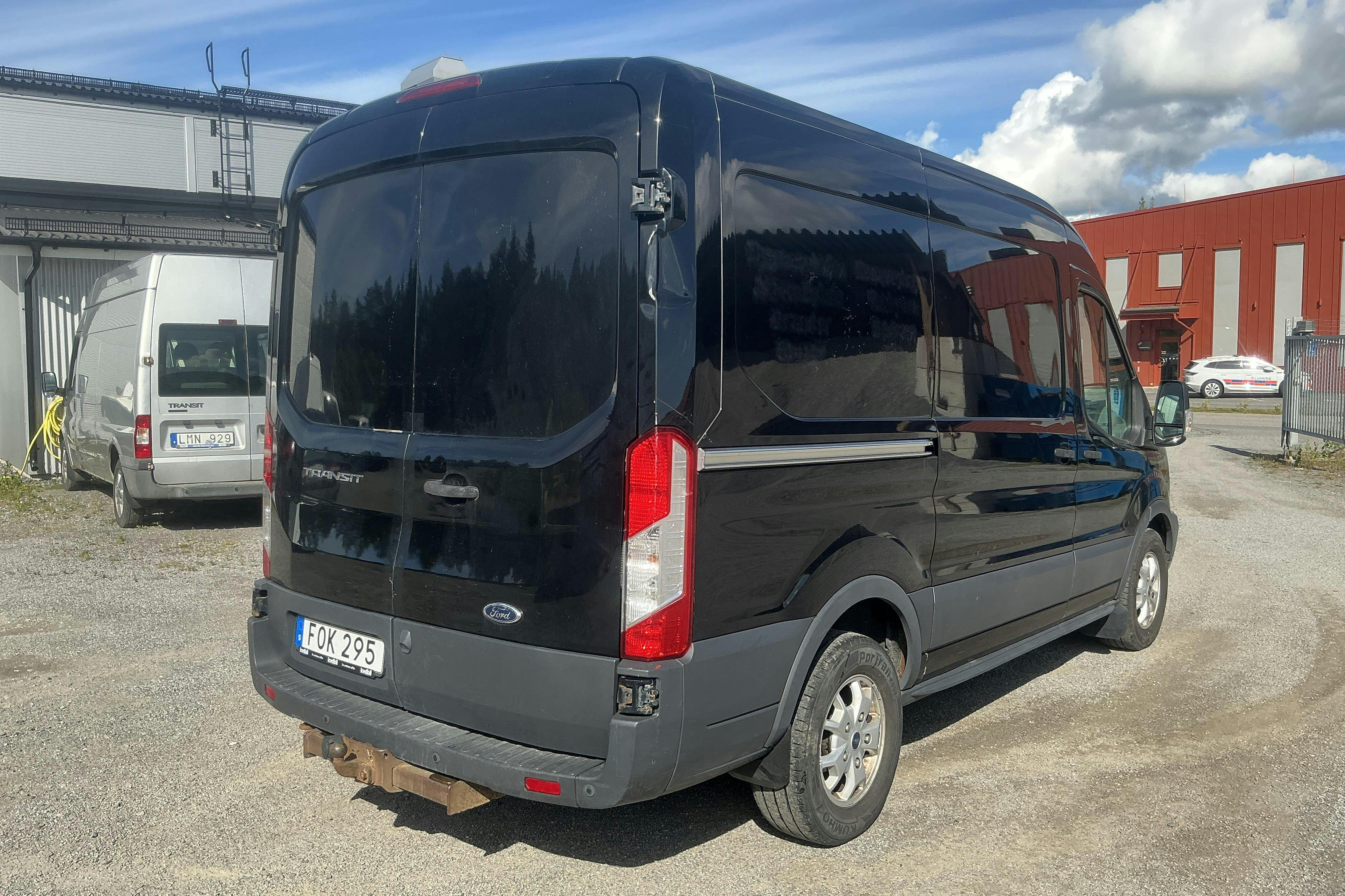 Vehicle Image 4