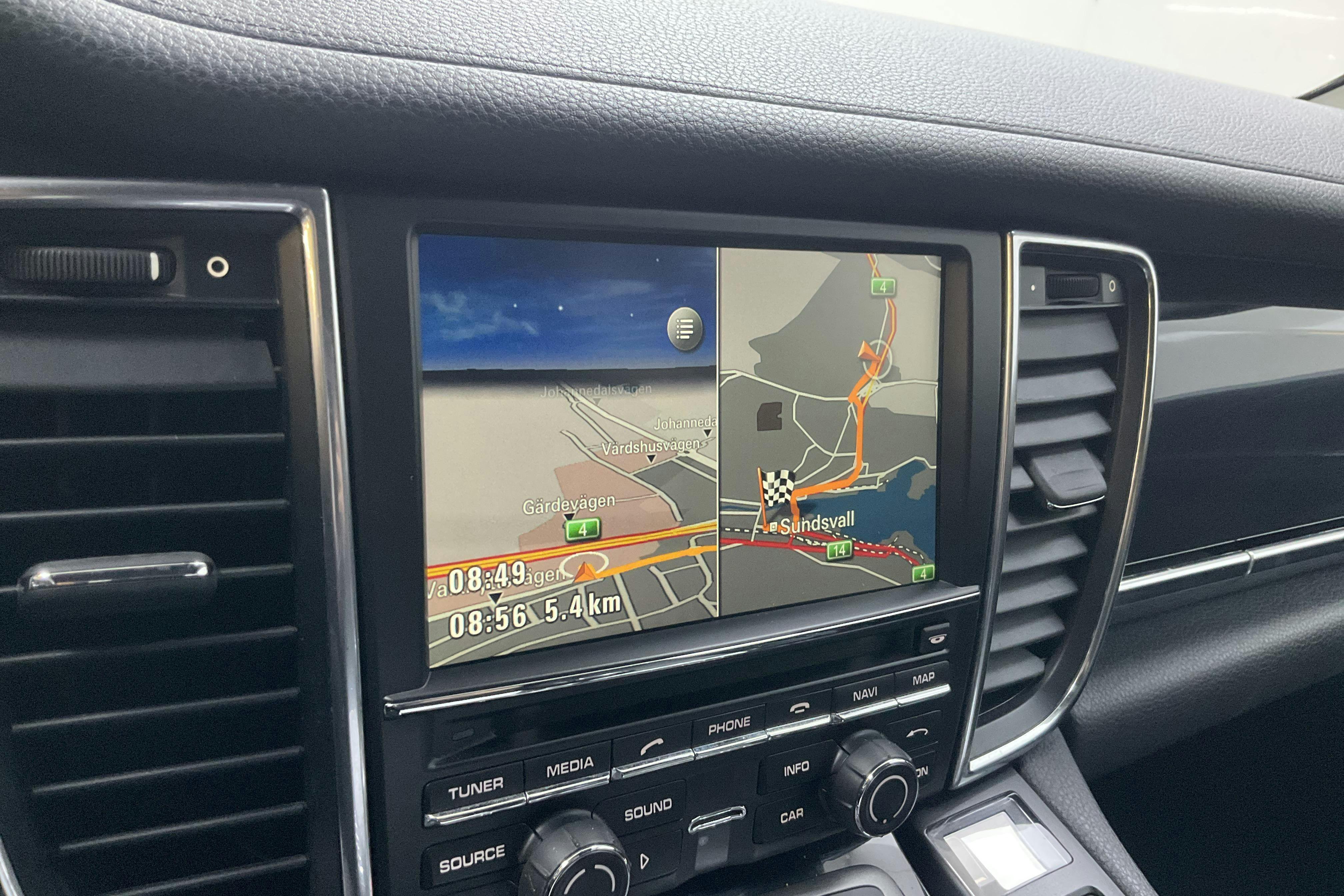Vehicle Image 11