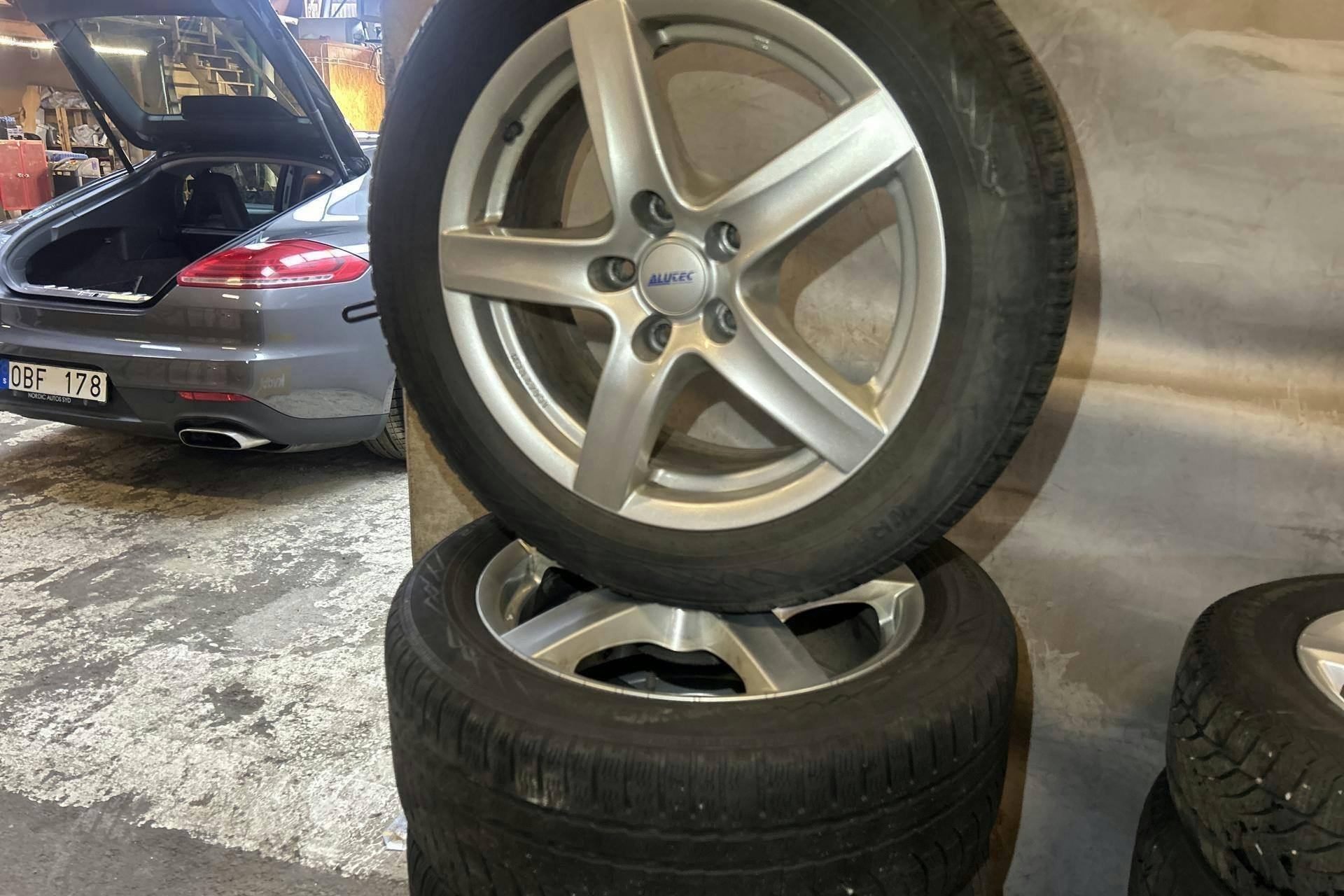 Vehicle Image 12