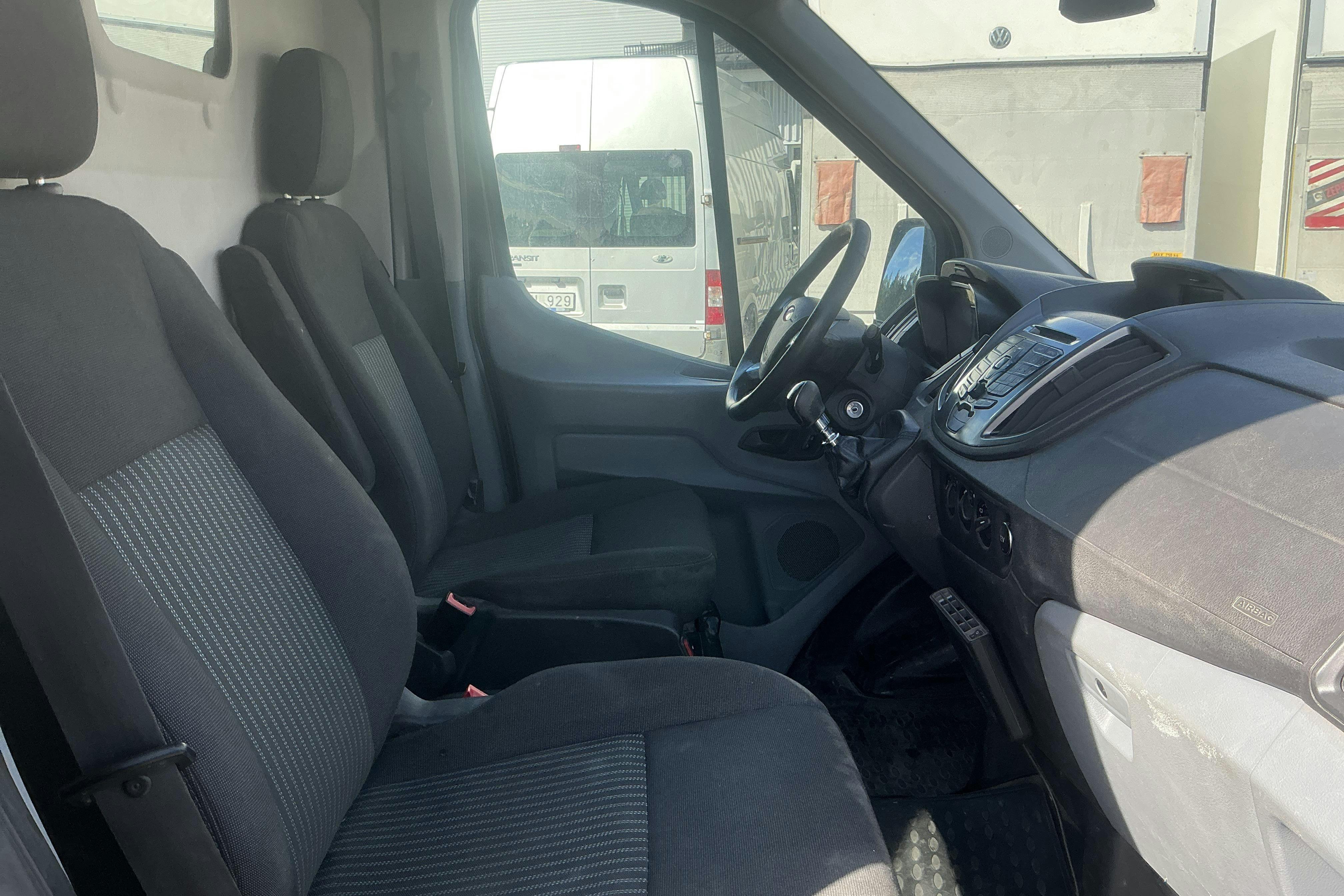 Vehicle Image 8