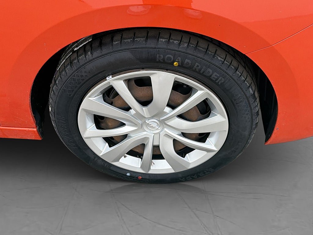 Vehicle Image 30