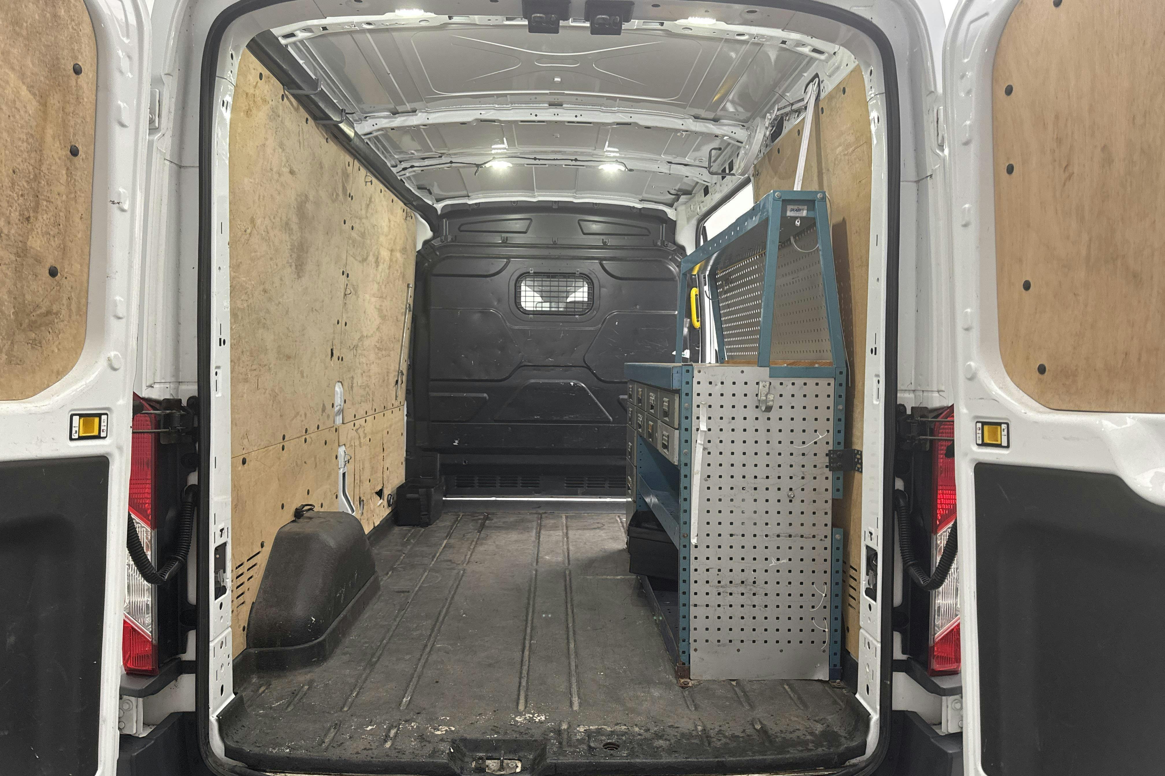 Vehicle Image 9