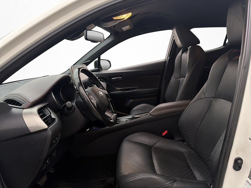 Vehicle Image 12