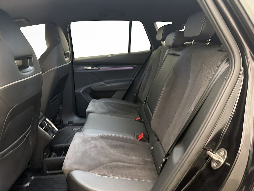 Vehicle Image 33