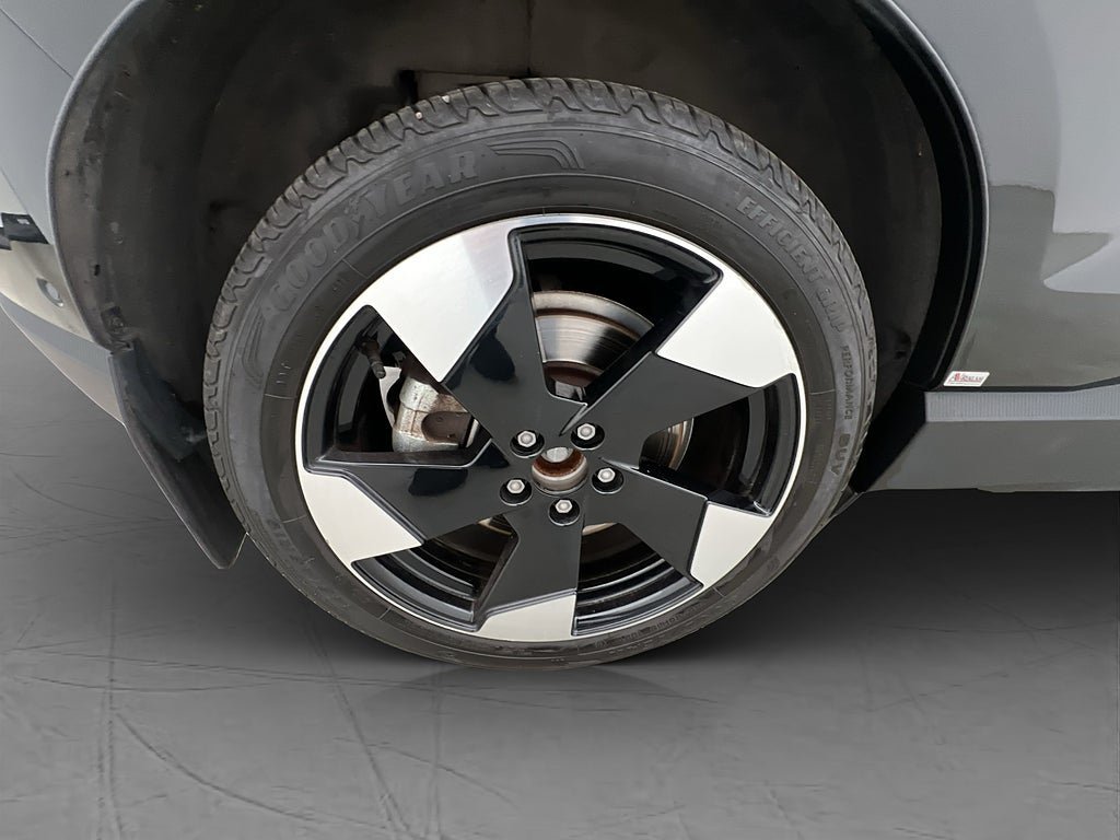 Vehicle Image 38