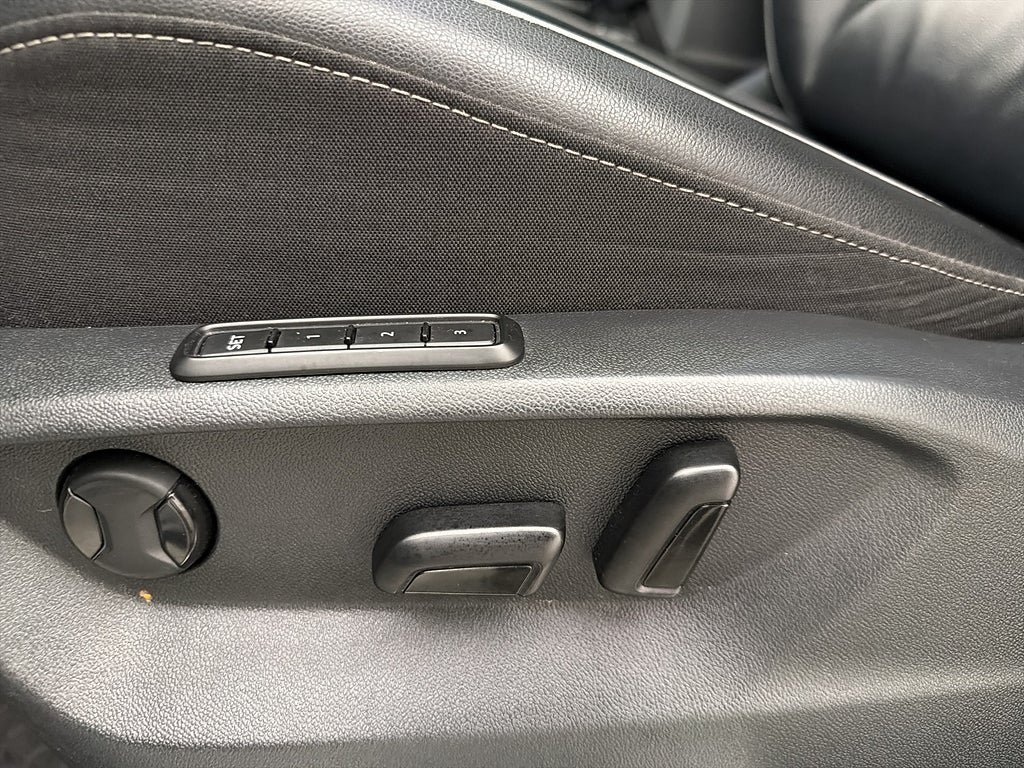 Vehicle Image 24