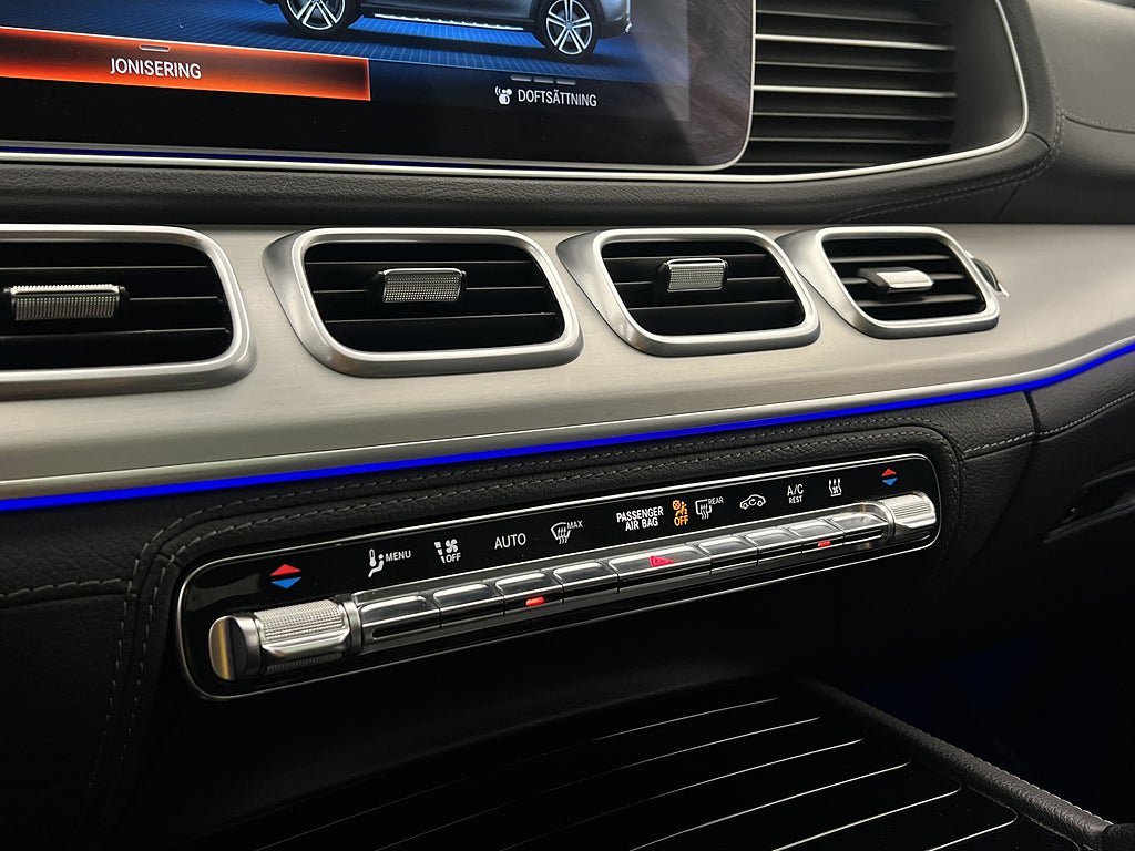 Vehicle Image 33