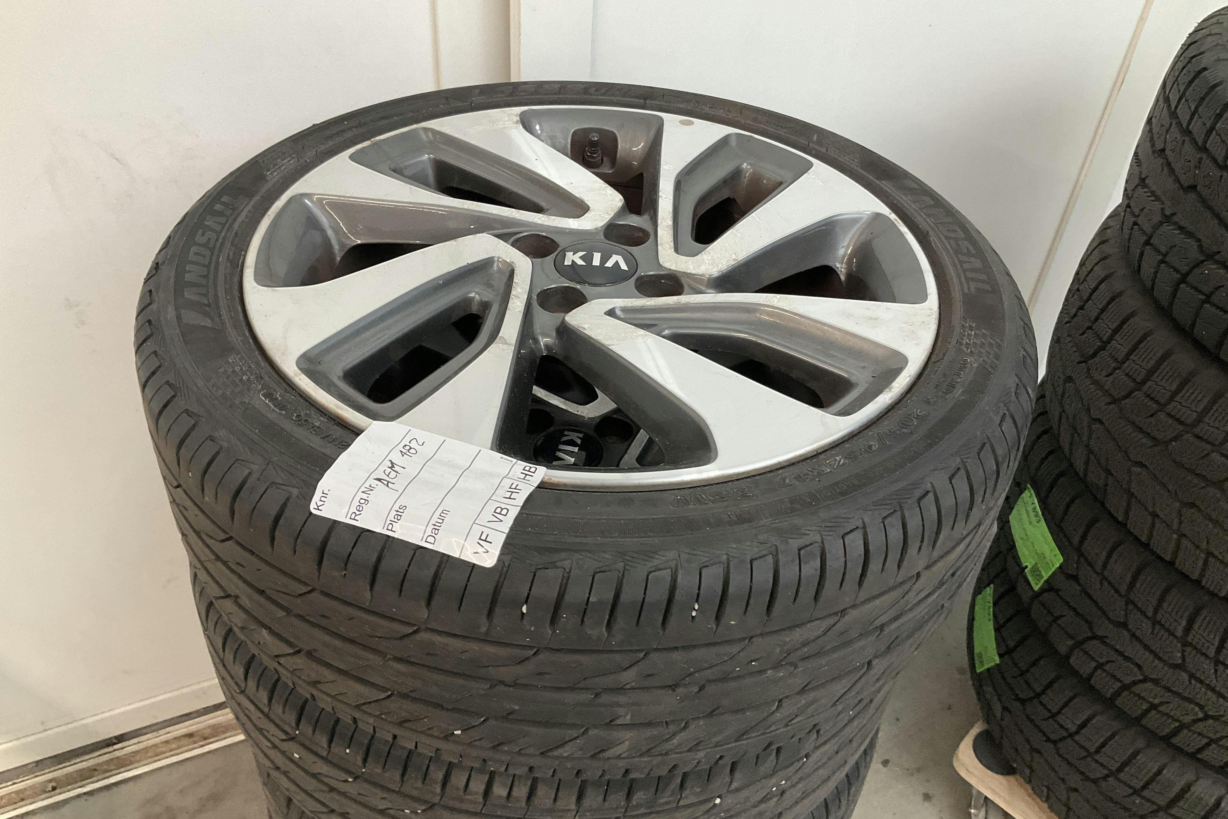 Vehicle Image 13