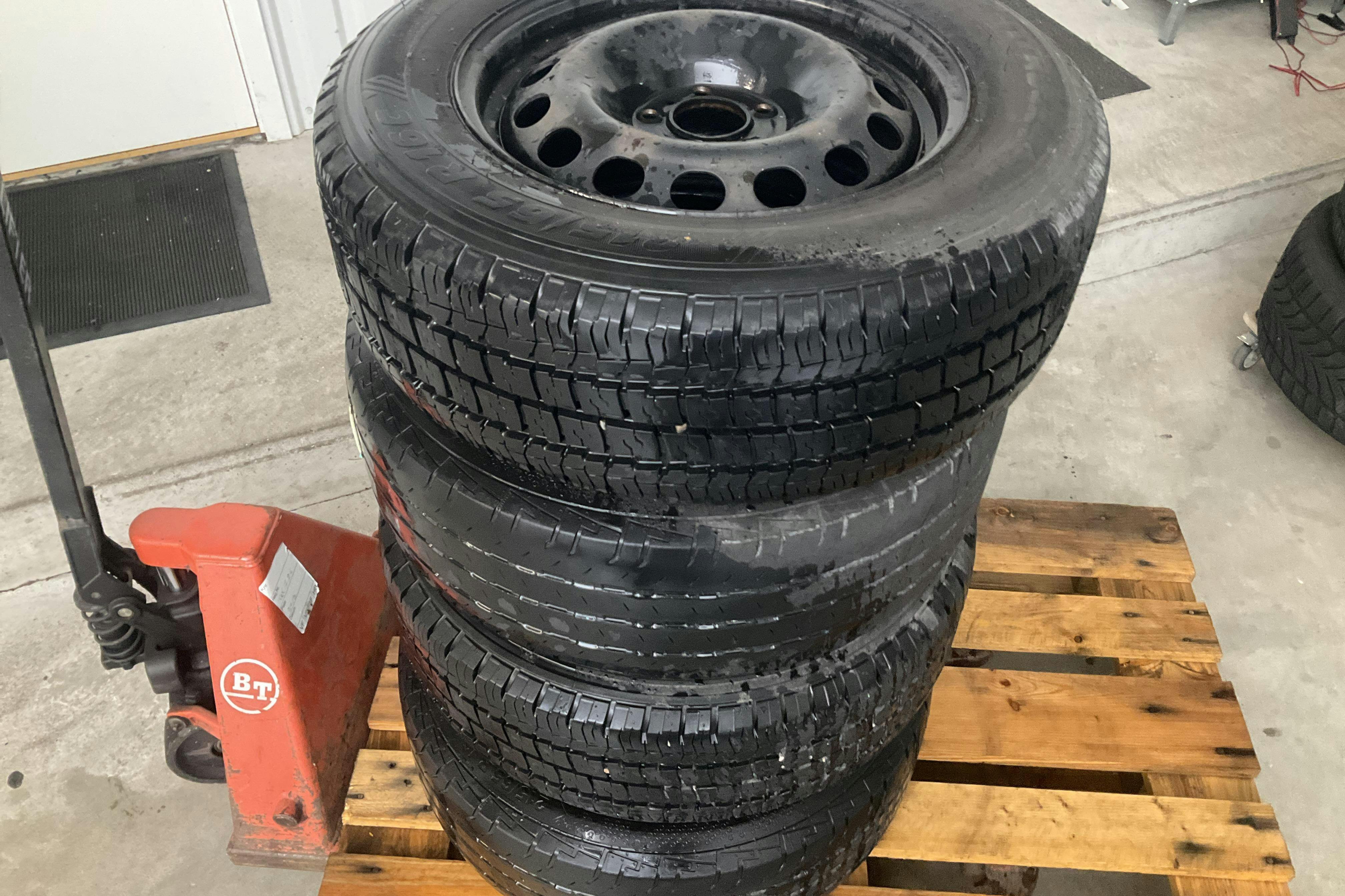 Vehicle Image 15