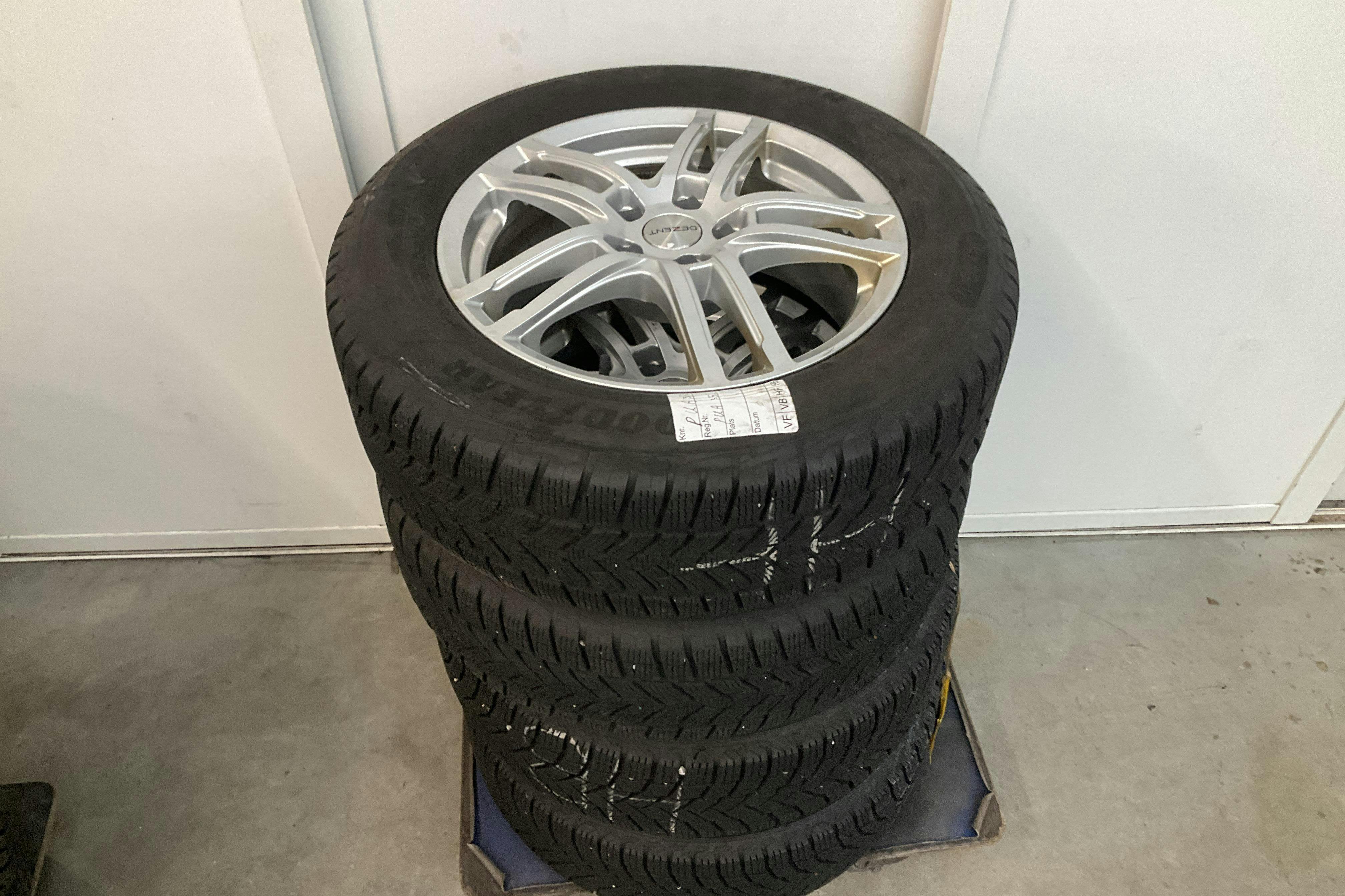 Vehicle Image 15
