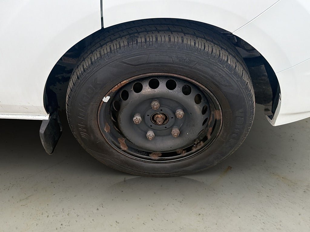 Vehicle Image 32