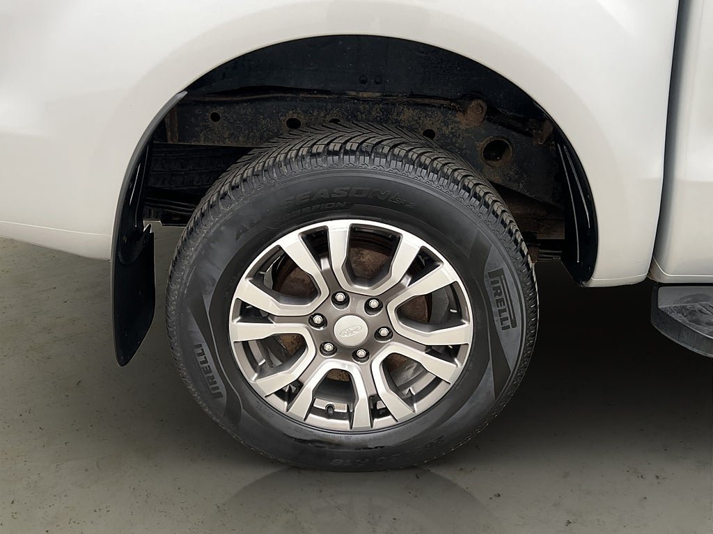 Vehicle Image 35