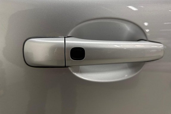 Vehicle Image 24