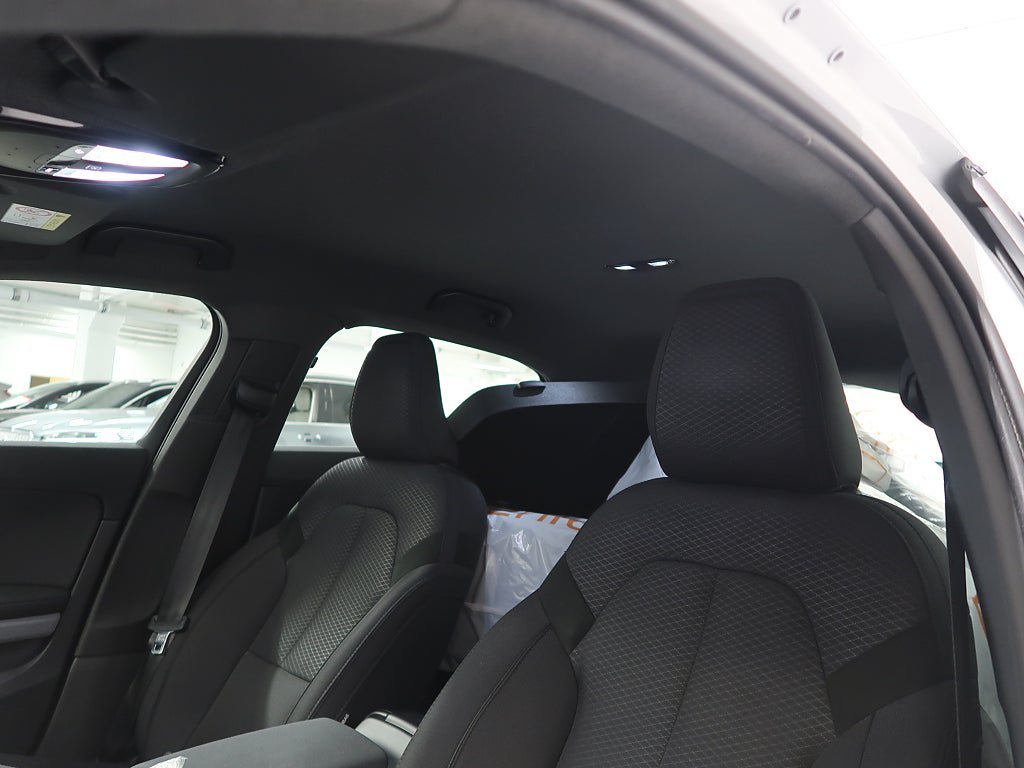 Vehicle Image 25