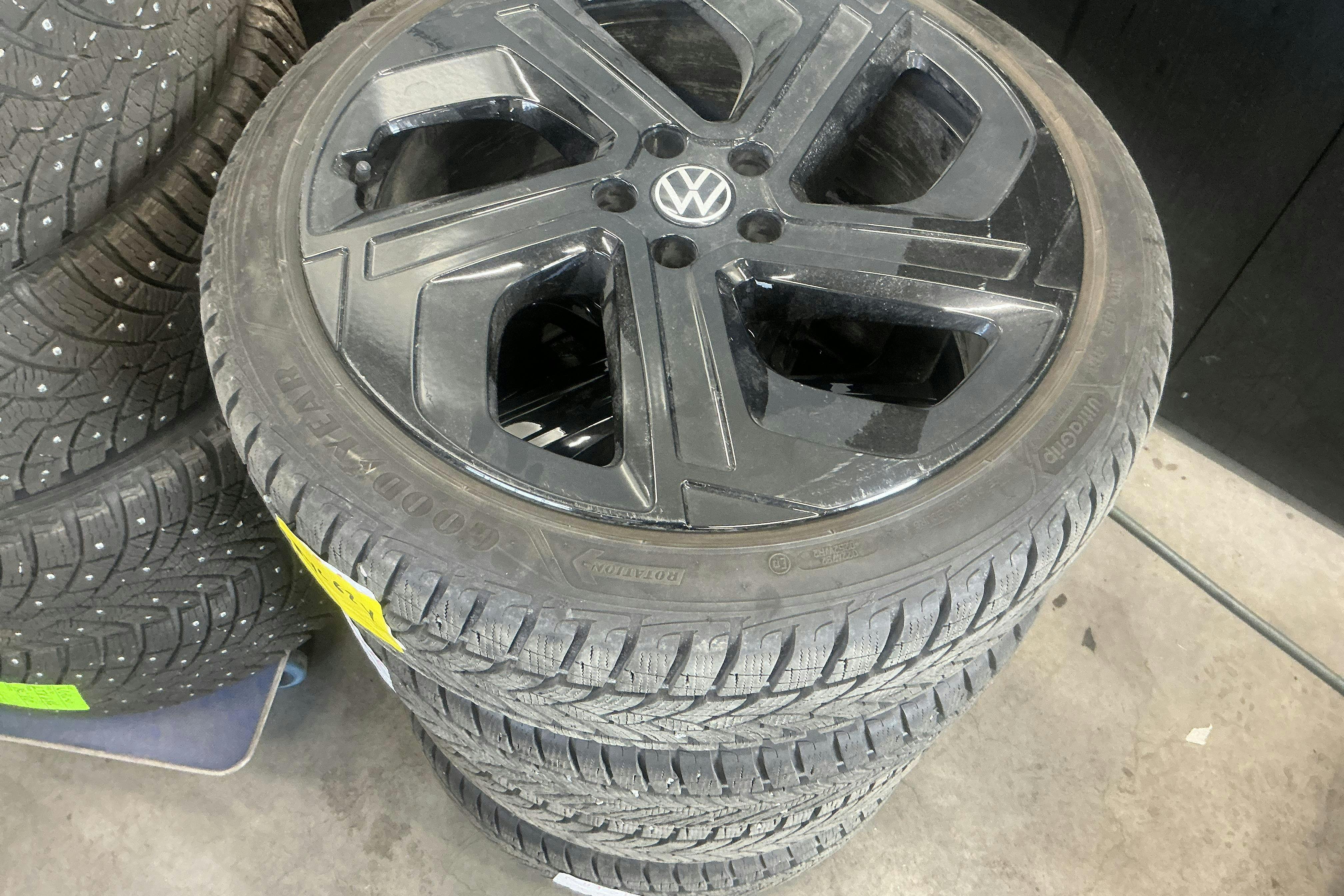 Vehicle Image 14