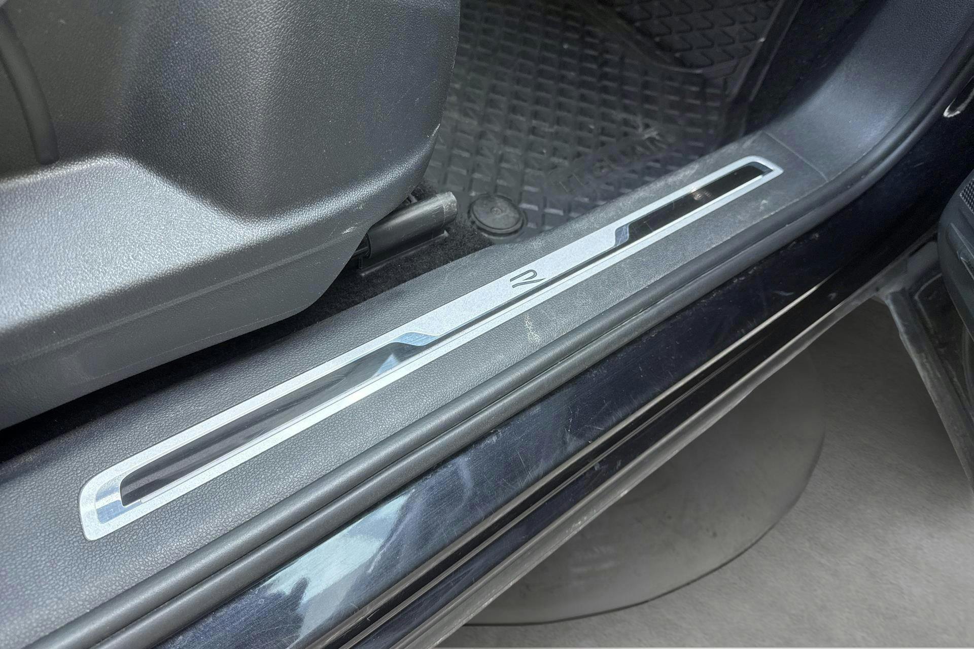 Vehicle Image 19