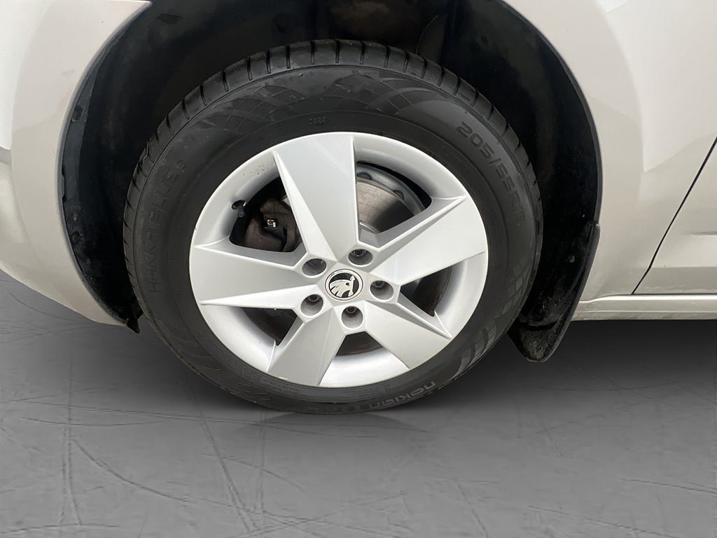 Vehicle Image 25