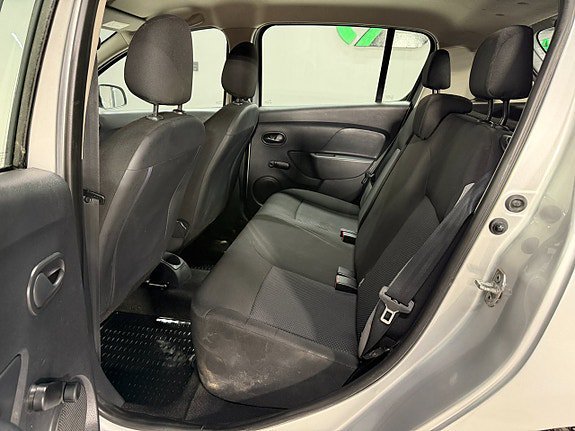 Vehicle Image 13