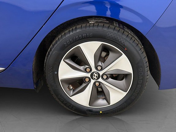 Vehicle Image 32