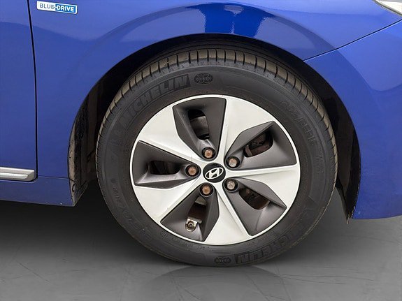 Vehicle Image 33