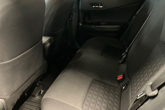 Vehicle Image 12