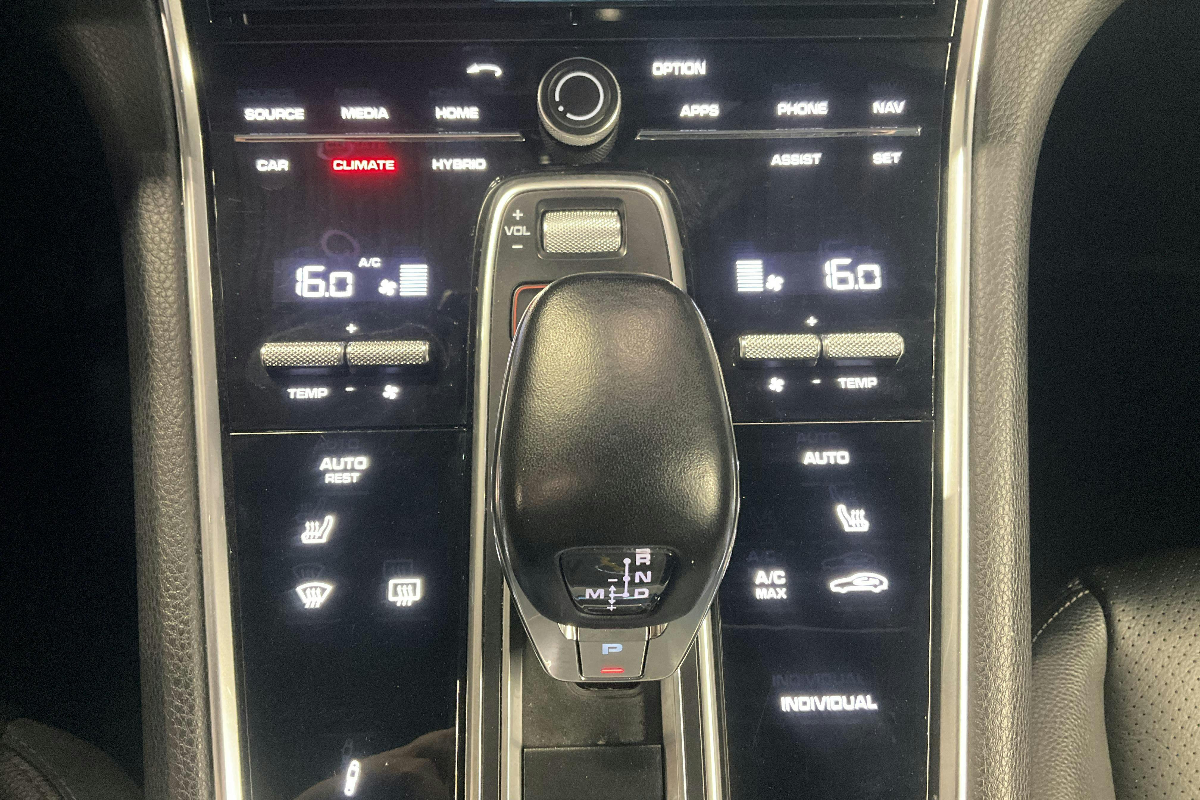 Vehicle Image 21