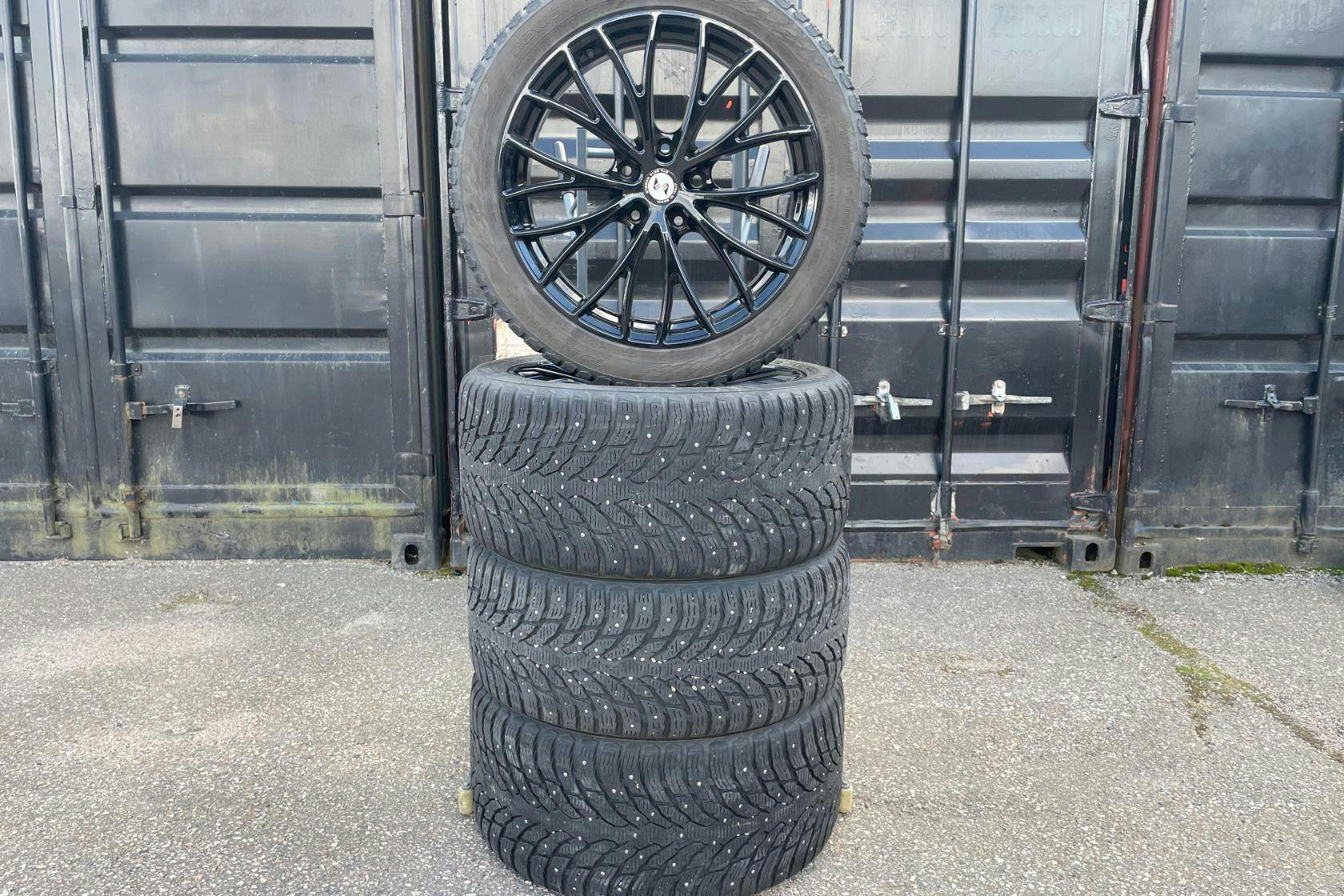 Vehicle Image 25
