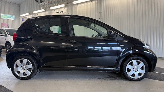 Vehicle Image 9