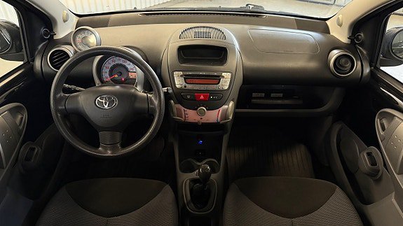 Vehicle Image 12