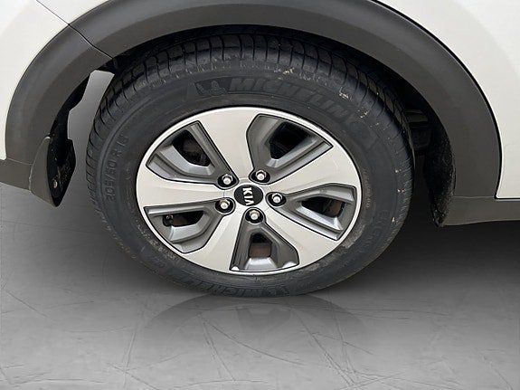 Vehicle Image 32