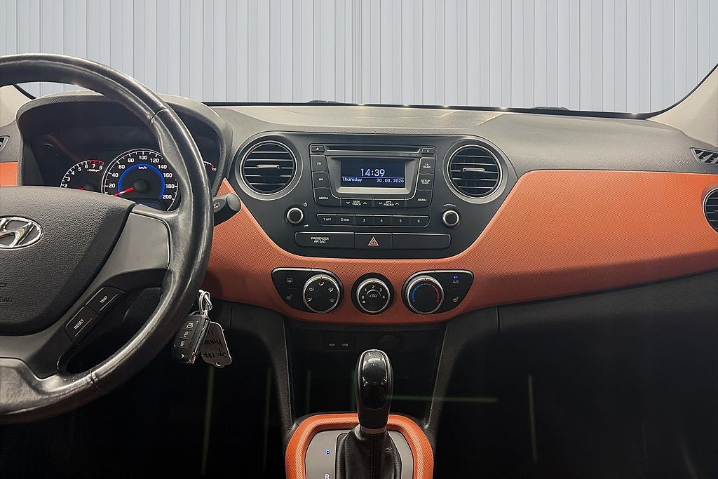 Vehicle Image 11