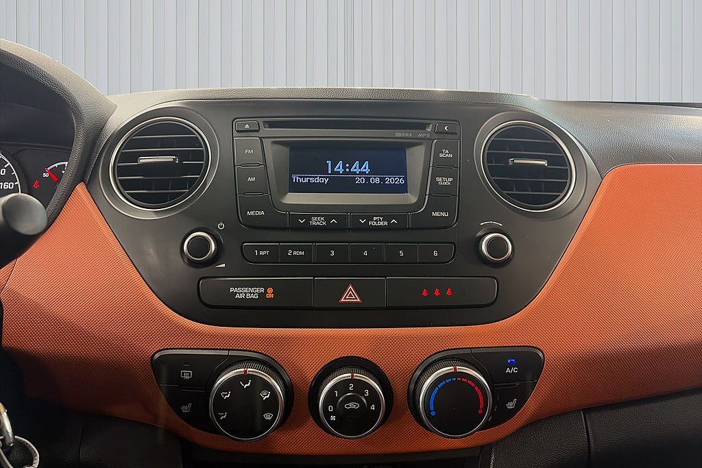 Vehicle Image 12