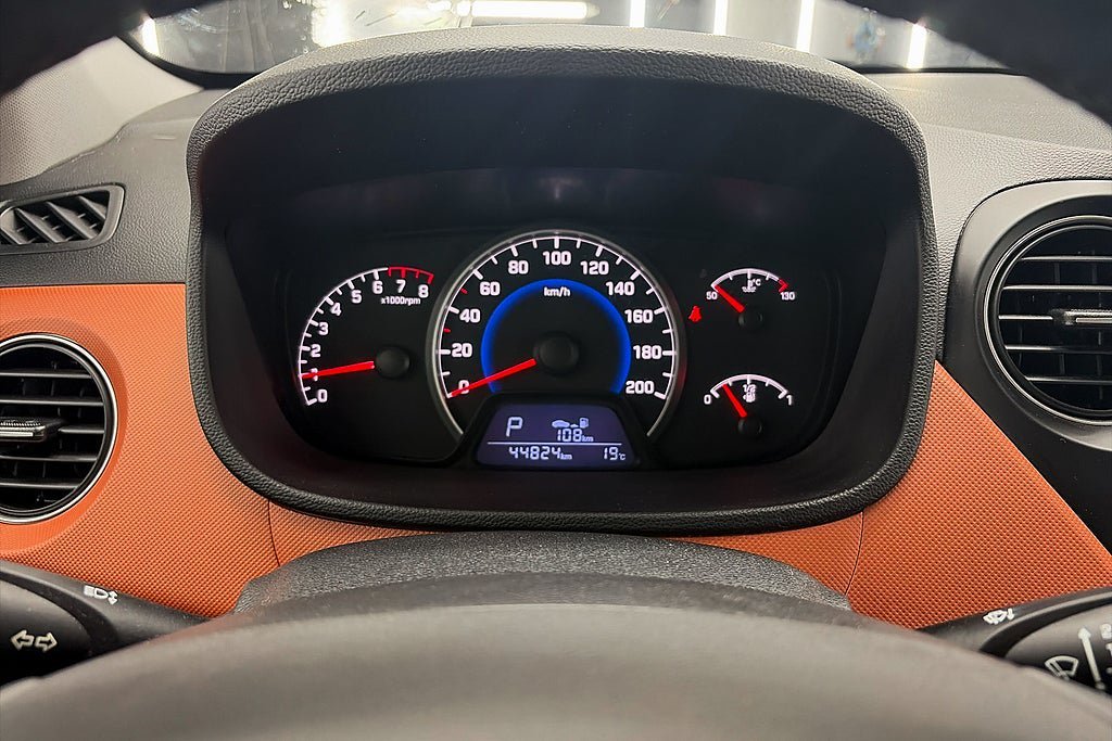 Vehicle Image 13
