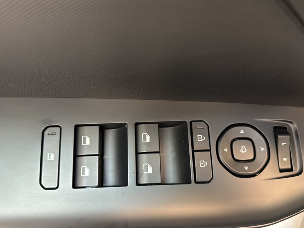 Vehicle Image 17