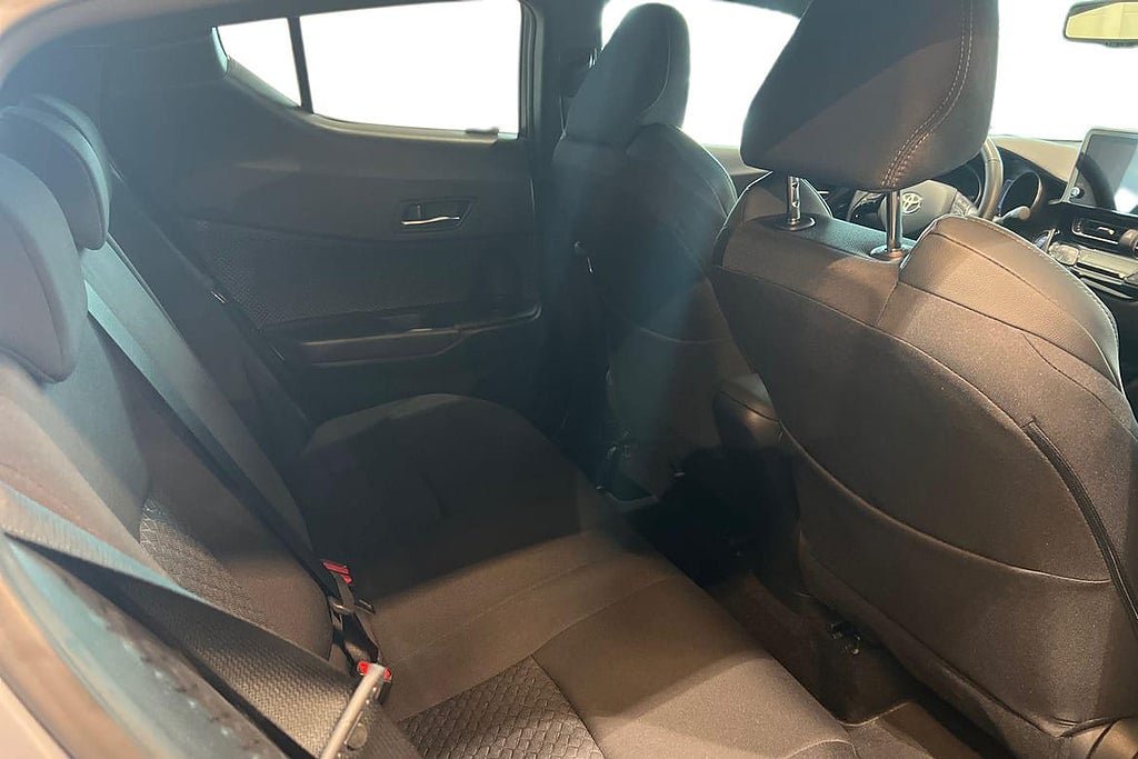 Vehicle Image 9